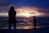 Inge og Rasmus ved solnedgang Saltum Strand